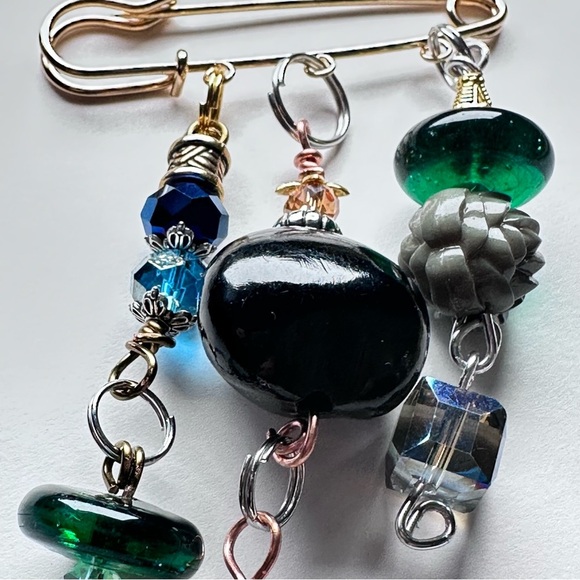 Brooch | Hand Crafted | Glass Beaded |  Pin Artisan Multicolor Wire-Wrapped OOAK - Picture 2 of 10